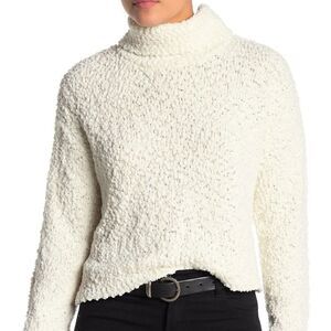 Bobeau Popcorn Turtleneck Sweater in Ivory Cream
